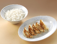 餃子と半ライスのセット